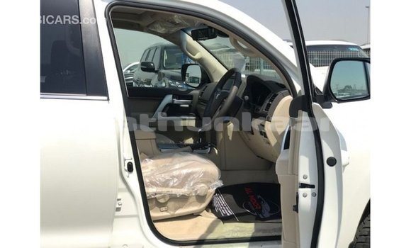 Buy Import Toyota Land Cruiser White Car in Import - Dubai in Baa Buy Import Toyota Land Cruiser White Car in Import - Dubai in Baa
