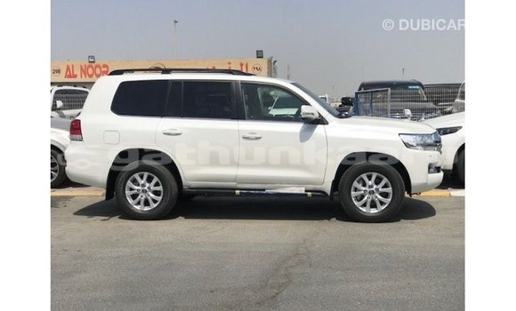 Buy Import Toyota Land Cruiser White Car in Import - Dubai in Baa Buy Import Toyota Land Cruiser White Car in Import - Dubai in Baa