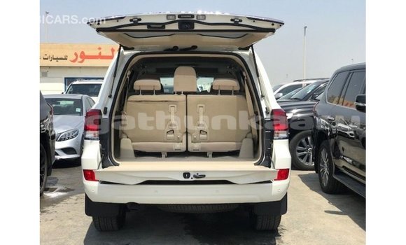 Buy Import Toyota Land Cruiser White Car in Import - Dubai in Baa Buy Import Toyota Land Cruiser White Car in Import - Dubai in Baa