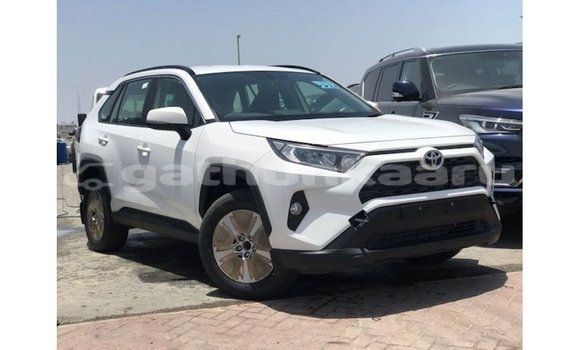 Buy Import Toyota 4Runner White Car in Import - Dubai in Baa