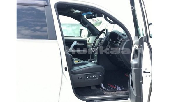 Buy Import Toyota Land Cruiser White Car in Import - Dubai in Baa Buy Import Toyota Land Cruiser White Car in Import - Dubai in Baa