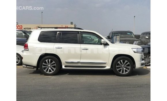 Buy Import Toyota Land Cruiser White Car in Import - Dubai in Baa Buy Import Toyota Land Cruiser White Car in Import - Dubai in Baa
