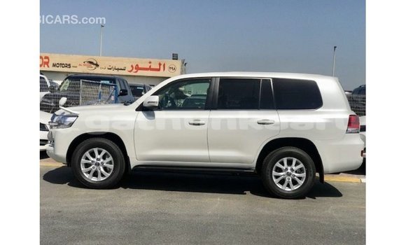 Buy Import Toyota Land Cruiser White Car in Import - Dubai in Baa Buy Import Toyota Land Cruiser White Car in Import - Dubai in Baa