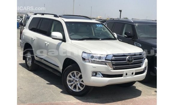Buy Import Toyota Land Cruiser White Car in Import - Dubai in Baa Buy Import Toyota Land Cruiser White Car in Import - Dubai in Baa