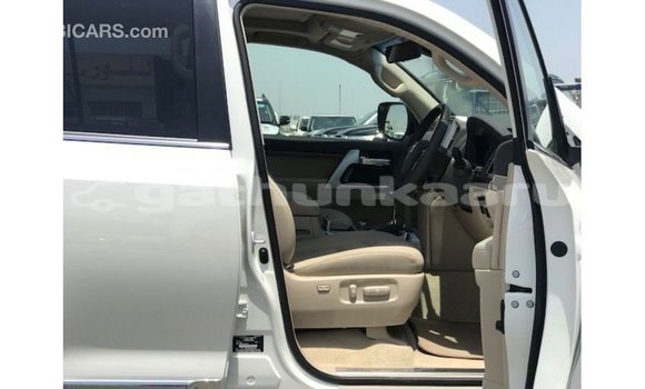 Buy Import Toyota Land Cruiser White Car in Import - Dubai in Baa Buy Import Toyota Land Cruiser White Car in Import - Dubai in Baa