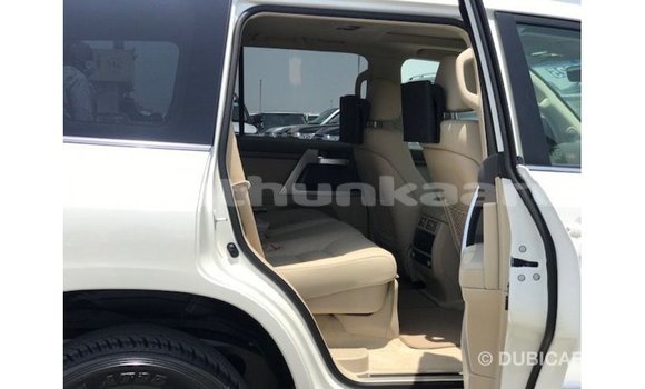 Buy Import Toyota Land Cruiser White Car in Import - Dubai in Baa Buy Import Toyota Land Cruiser White Car in Import - Dubai in Baa