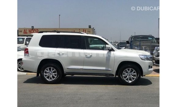 Buy Import Toyota Land Cruiser White Car in Import - Dubai in Baa Buy Import Toyota Land Cruiser White Car in Import - Dubai in Baa
