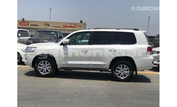 Buy Import Toyota Land Cruiser White Car in Import - Dubai in Baa Buy Import Toyota Land Cruiser White Car in Import - Dubai in Baa