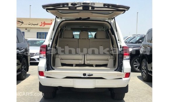 Buy Import Toyota Land Cruiser White Car in Import - Dubai in Baa Buy Import Toyota Land Cruiser White Car in Import - Dubai in Baa