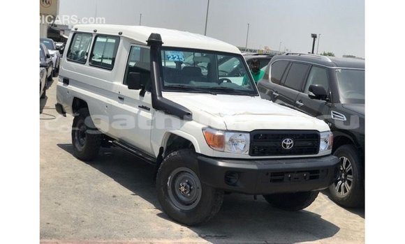 Buy Import Toyota Land Cruiser White Car in Import - Dubai in Baa Buy Import Toyota Land Cruiser White Car in Import - Dubai in Baa