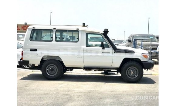 Buy Import Toyota Land Cruiser White Car in Import - Dubai in Baa Buy Import Toyota Land Cruiser White Car in Import - Dubai in Baa