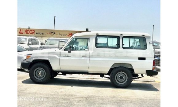 Buy Import Toyota Land Cruiser White Car in Import - Dubai in Baa Buy Import Toyota Land Cruiser White Car in Import - Dubai in Baa