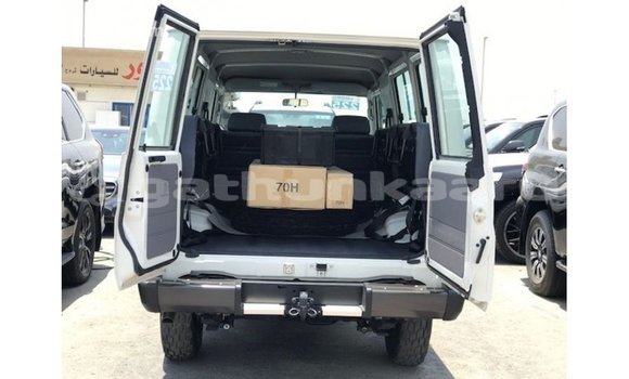 Buy Import Toyota Land Cruiser White Car in Import - Dubai in Baa Buy Import Toyota Land Cruiser White Car in Import - Dubai in Baa