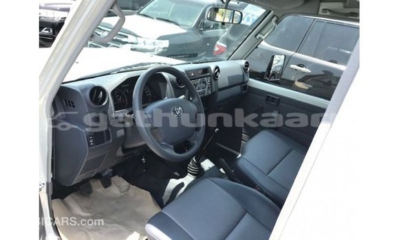 Buy Import Toyota Land Cruiser White Car in Import - Dubai in Baa Buy Import Toyota Land Cruiser White Car in Import - Dubai in Baa