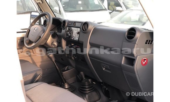 Buy Import Toyota Land Cruiser White Car in Import - Dubai in Baa Buy Import Toyota Land Cruiser White Car in Import - Dubai in Baa