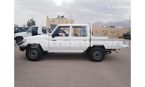 Buy Import Toyota Land Cruiser White Car in Import - Dubai in Baa Buy Import Toyota Land Cruiser White Car in Import - Dubai in Baa