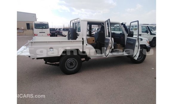 Buy Import Toyota Land Cruiser White Car in Import - Dubai in Baa Buy Import Toyota Land Cruiser White Car in Import - Dubai in Baa