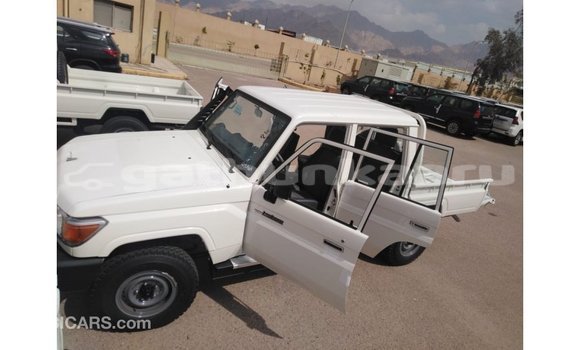 Buy Import Toyota Land Cruiser White Car in Import - Dubai in Baa Buy Import Toyota Land Cruiser White Car in Import - Dubai in Baa