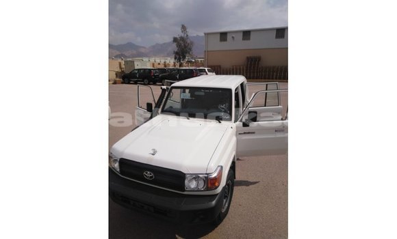 Buy Import Toyota Land Cruiser White Car in Import - Dubai in Baa Buy Import Toyota Land Cruiser White Car in Import - Dubai in Baa