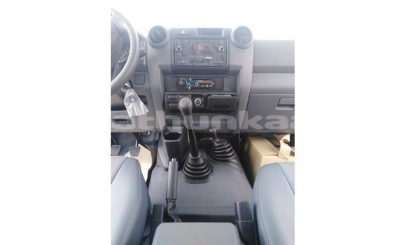 Buy Import Toyota Land Cruiser White Car in Import - Dubai in Baa Buy Import Toyota Land Cruiser White Car in Import - Dubai in Baa