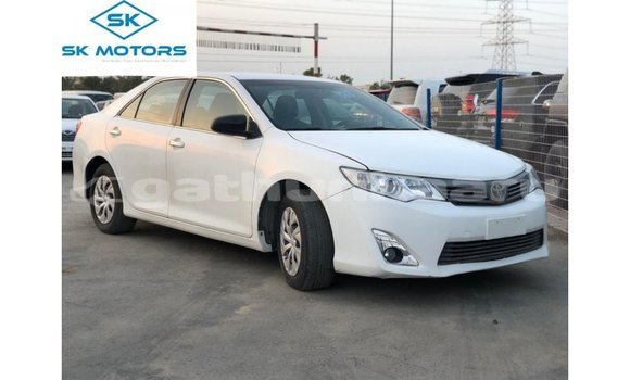 Buy Import Toyota Camry White Car in Import - Dubai in Baa