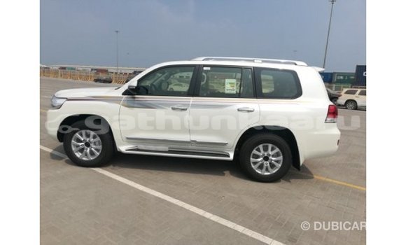Buy Import Toyota Land Cruiser White Car in Import - Dubai in Baa Buy Import Toyota Land Cruiser White Car in Import - Dubai in Baa