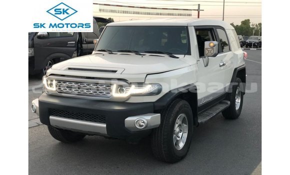 Buy Import Toyota FJ Cruiser White Car in Import - Dubai in Baa Buy Import Toyota FJ Cruiser White Car in Import - Dubai in Baa