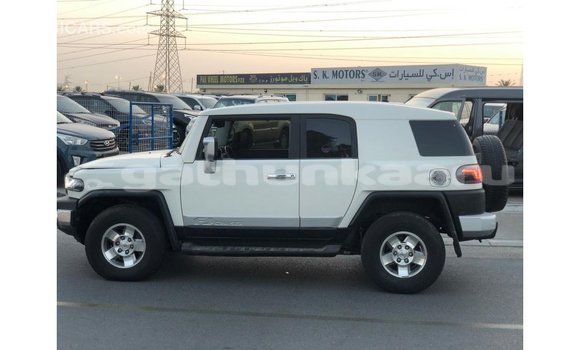 Buy Import Toyota FJ Cruiser White Car in Import - Dubai in Baa Buy Import Toyota FJ Cruiser White Car in Import - Dubai in Baa