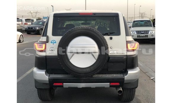 Buy Import Toyota FJ Cruiser White Car in Import - Dubai in Baa Buy Import Toyota FJ Cruiser White Car in Import - Dubai in Baa