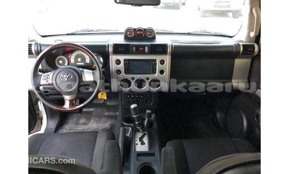 Buy Import Toyota FJ Cruiser White Car in Import - Dubai in Baa Buy Import Toyota FJ Cruiser White Car in Import - Dubai in Baa