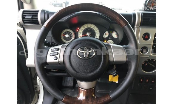 Buy Import Toyota FJ Cruiser White Car in Import - Dubai in Baa Buy Import Toyota FJ Cruiser White Car in Import - Dubai in Baa