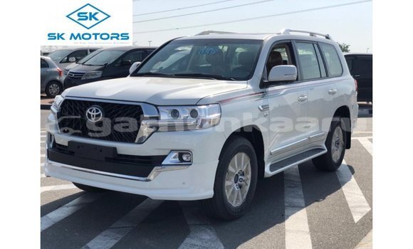 Buy Import Toyota Land Cruiser White Car in Import - Dubai in Baa