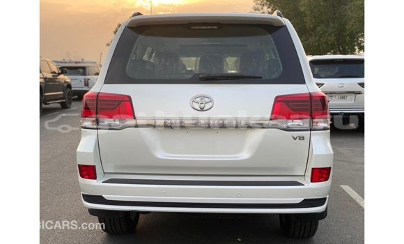 Buy Import Toyota Land Cruiser White Car in Import - Dubai in Baa Buy Import Toyota Land Cruiser White Car in Import - Dubai in Baa