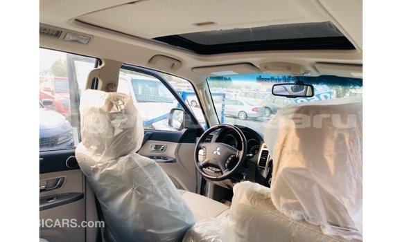 Buy Import Mitsubishi Pajero White Car in Import - Dubai in Baa Buy Import Mitsubishi Pajero White Car in Import - Dubai in Baa
