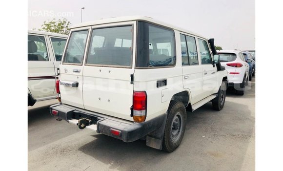 Buy Import Toyota Land Cruiser White Car in Import - Dubai in Baa Buy Import Toyota Land Cruiser White Car in Import - Dubai in Baa