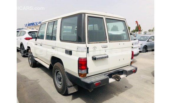 Buy Import Toyota Land Cruiser White Car in Import - Dubai in Baa Buy Import Toyota Land Cruiser White Car in Import - Dubai in Baa