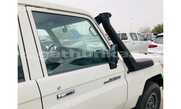 Buy Import Toyota Land Cruiser White Car in Import - Dubai in Baa Buy Import Toyota Land Cruiser White Car in Import - Dubai in Baa