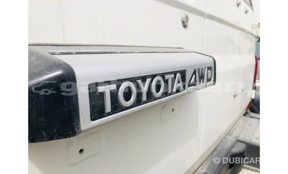 Buy Import Toyota Land Cruiser White Car in Import - Dubai in Baa Buy Import Toyota Land Cruiser White Car in Import - Dubai in Baa