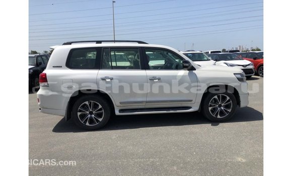 Buy Import Toyota Land Cruiser White Car in Import - Dubai in Baa Buy Import Toyota Land Cruiser White Car in Import - Dubai in Baa