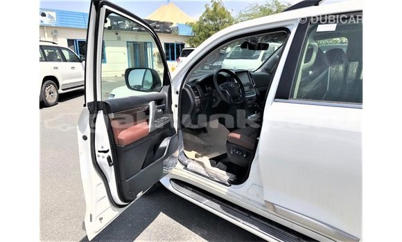 Buy Import Toyota Land Cruiser White Car in Import - Dubai in Baa Buy Import Toyota Land Cruiser White Car in Import - Dubai in Baa