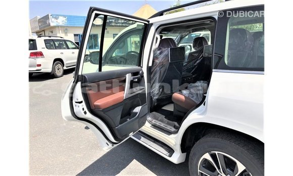 Buy Import Toyota Land Cruiser White Car in Import - Dubai in Baa Buy Import Toyota Land Cruiser White Car in Import - Dubai in Baa