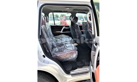 Buy Import Toyota Land Cruiser White Car in Import - Dubai in Baa Buy Import Toyota Land Cruiser White Car in Import - Dubai in Baa