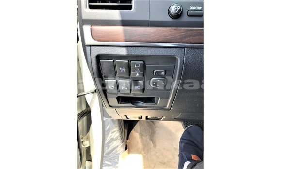 Buy Import Toyota Land Cruiser White Car in Import - Dubai in Baa Buy Import Toyota Land Cruiser White Car in Import - Dubai in Baa