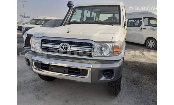 Buy Import Toyota Land Cruiser White Car in Import - Dubai in Baa Buy Import Toyota Land Cruiser White Car in Import - Dubai in Baa