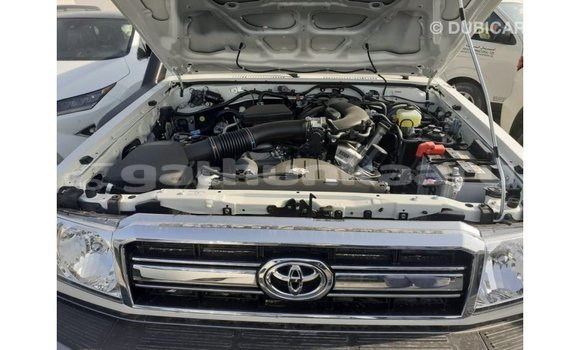 Buy Import Toyota Land Cruiser White Car in Import - Dubai in Baa Buy Import Toyota Land Cruiser White Car in Import - Dubai in Baa