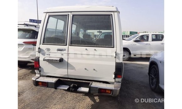 Buy Import Toyota Land Cruiser White Car in Import - Dubai in Baa Buy Import Toyota Land Cruiser White Car in Import - Dubai in Baa