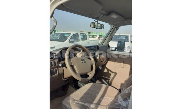 Buy Import Toyota Land Cruiser White Car in Import - Dubai in Baa Buy Import Toyota Land Cruiser White Car in Import - Dubai in Baa