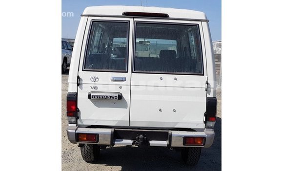 Buy Import Toyota Land Cruiser White Car in Import - Dubai in Baa Buy Import Toyota Land Cruiser White Car in Import - Dubai in Baa