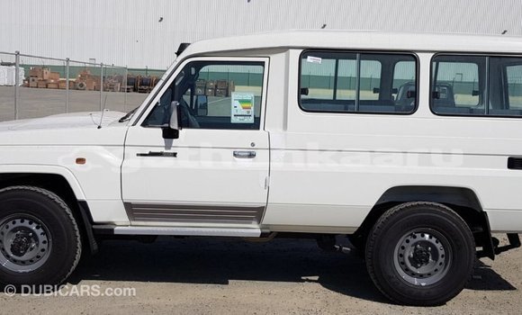 Buy Import Toyota Land Cruiser White Car in Import - Dubai in Baa Buy Import Toyota Land Cruiser White Car in Import - Dubai in Baa