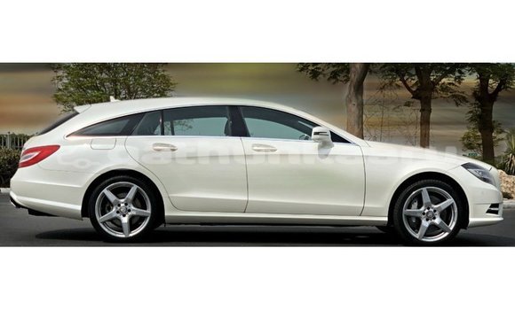 Buy Import Mercedes-Benz 190 White Car in Import - Dubai in Baa Buy Import Mercedes-Benz 190 White Car in Import - Dubai in Baa